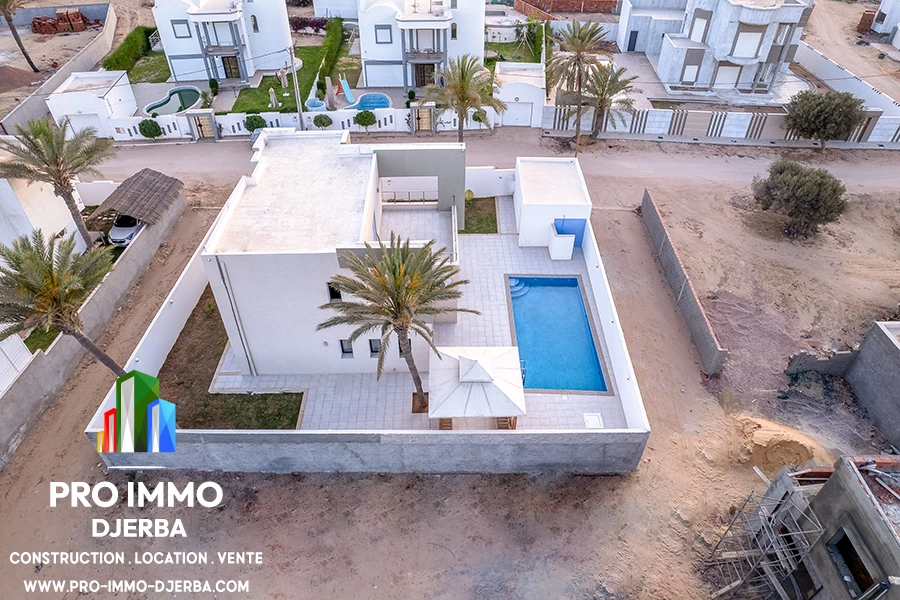 Une villa à vendre Djerba avec piscine à Tezdaine